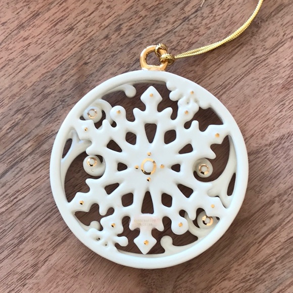 Preowned Lenox Winter Wonderland Christmas ornament - Snowflake #847013 - Picture 4 of 7